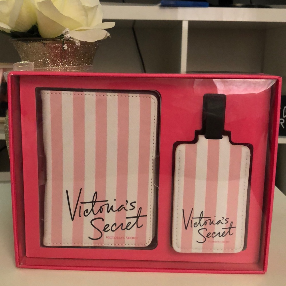 Victoria’s Secret Passport Cover & Luggage Tag